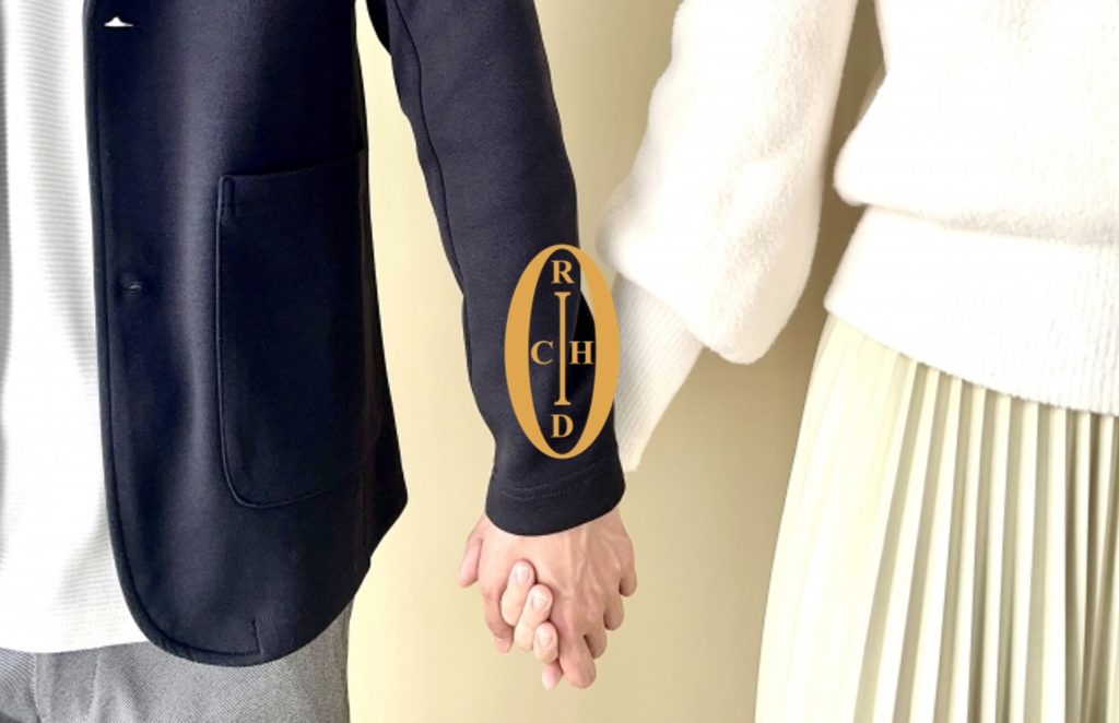 交際クラブでパパ活女子ときちんと付き合って手をつないでいる男性